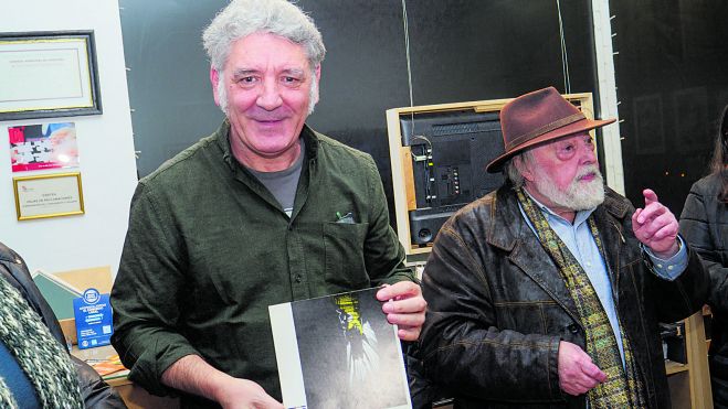 Imagen Mostrando el cartel de una de sus primeras exposiciones Imagen Mostrando el cartel de una de sus primeras exposiciones