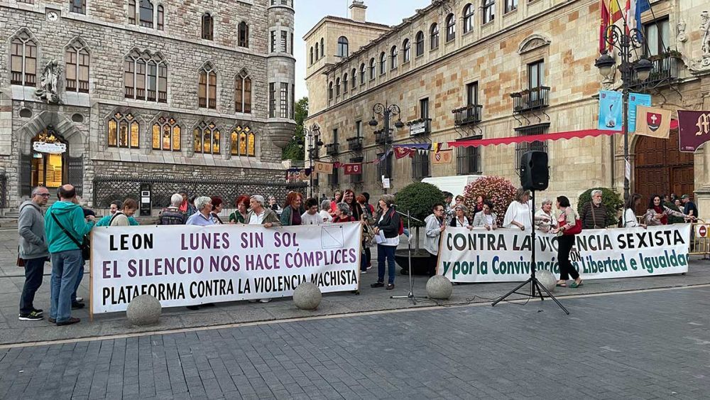 Protesta de 'Los lunes sin sol' en León. | L.N.C.