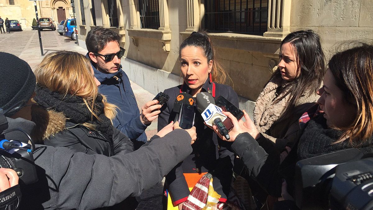 Beatriz Llamas atendió a los medios tras conocer la sentencia.