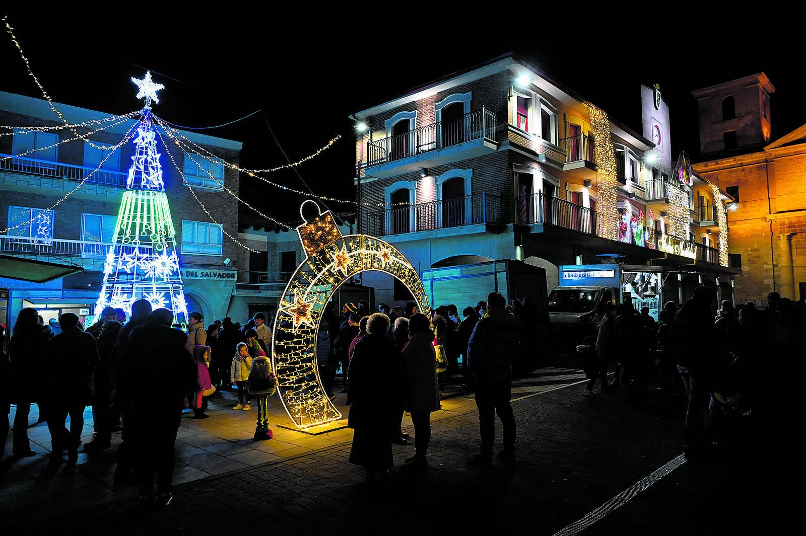 Decoración navideña de la plaza Mayor de Valencia de Don Juan del año pasado. | SAÚL ARÉN