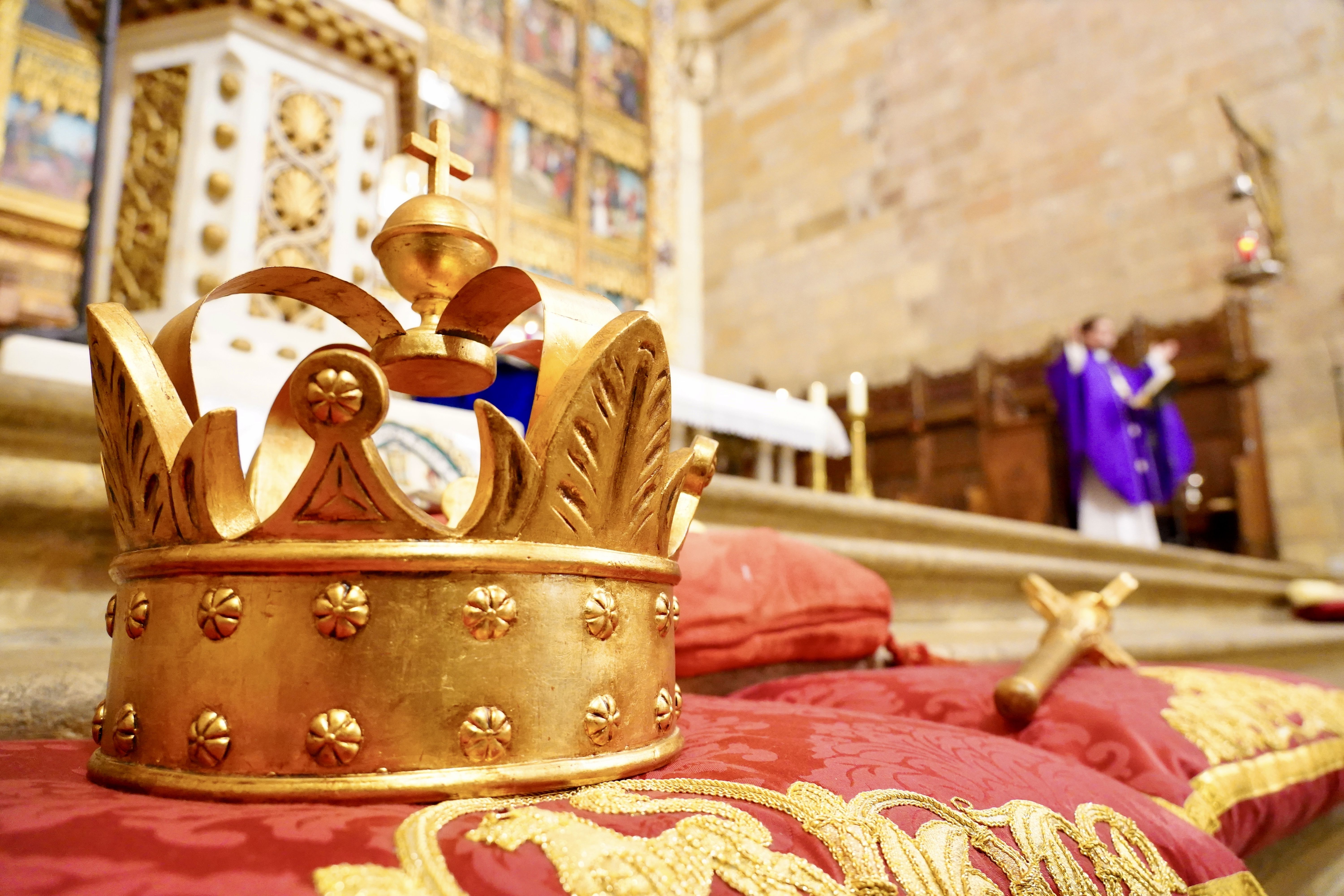 La Basílica de San Isidoro albergó este domingo una misa por el 960 aniversario del traslado de los restos del patrón desde Sevilla hasta León. | CAMPILLO (ICAL)