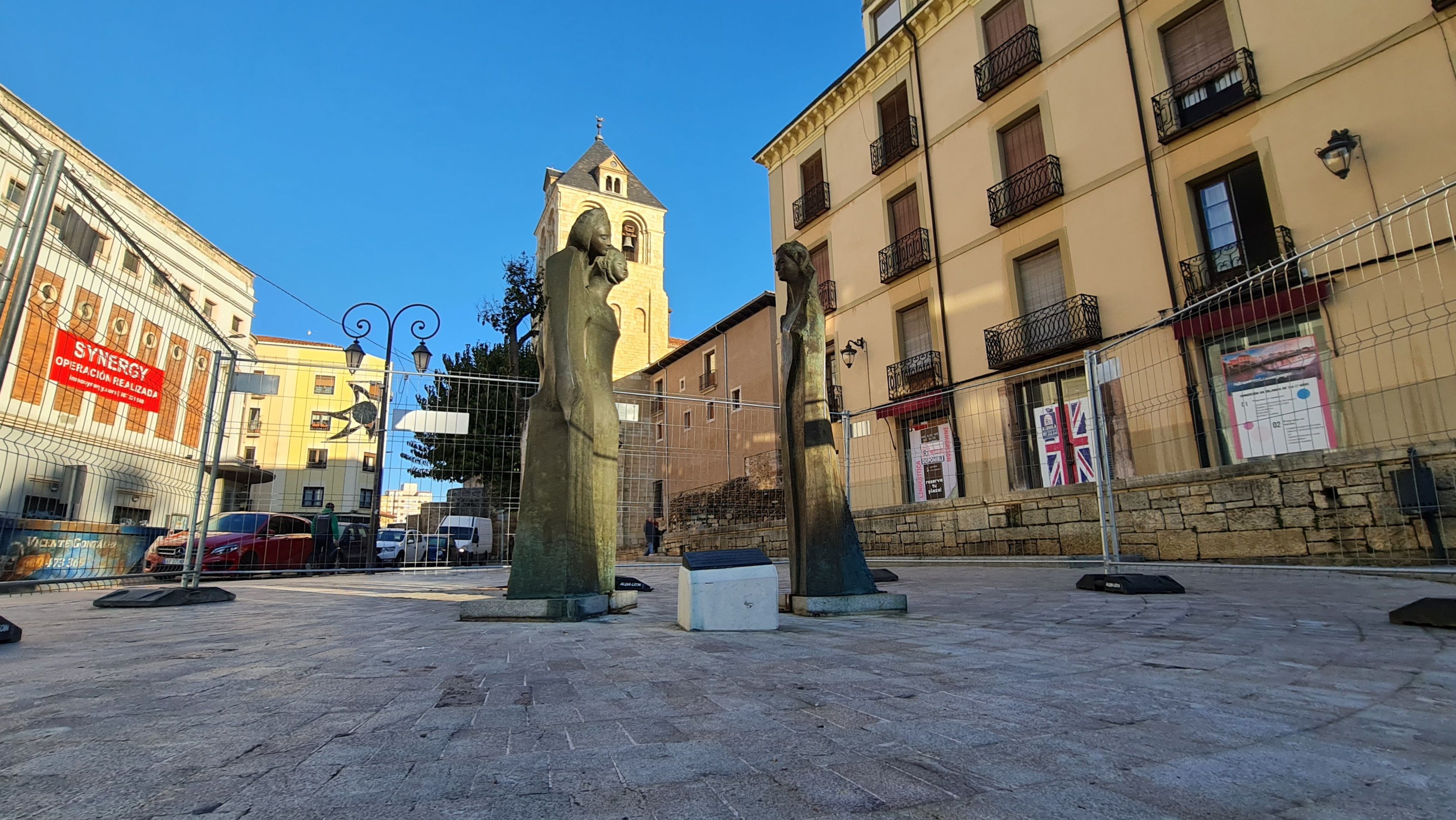 Escultura de 'Las Tres Infantas' en León. | L.N.C.