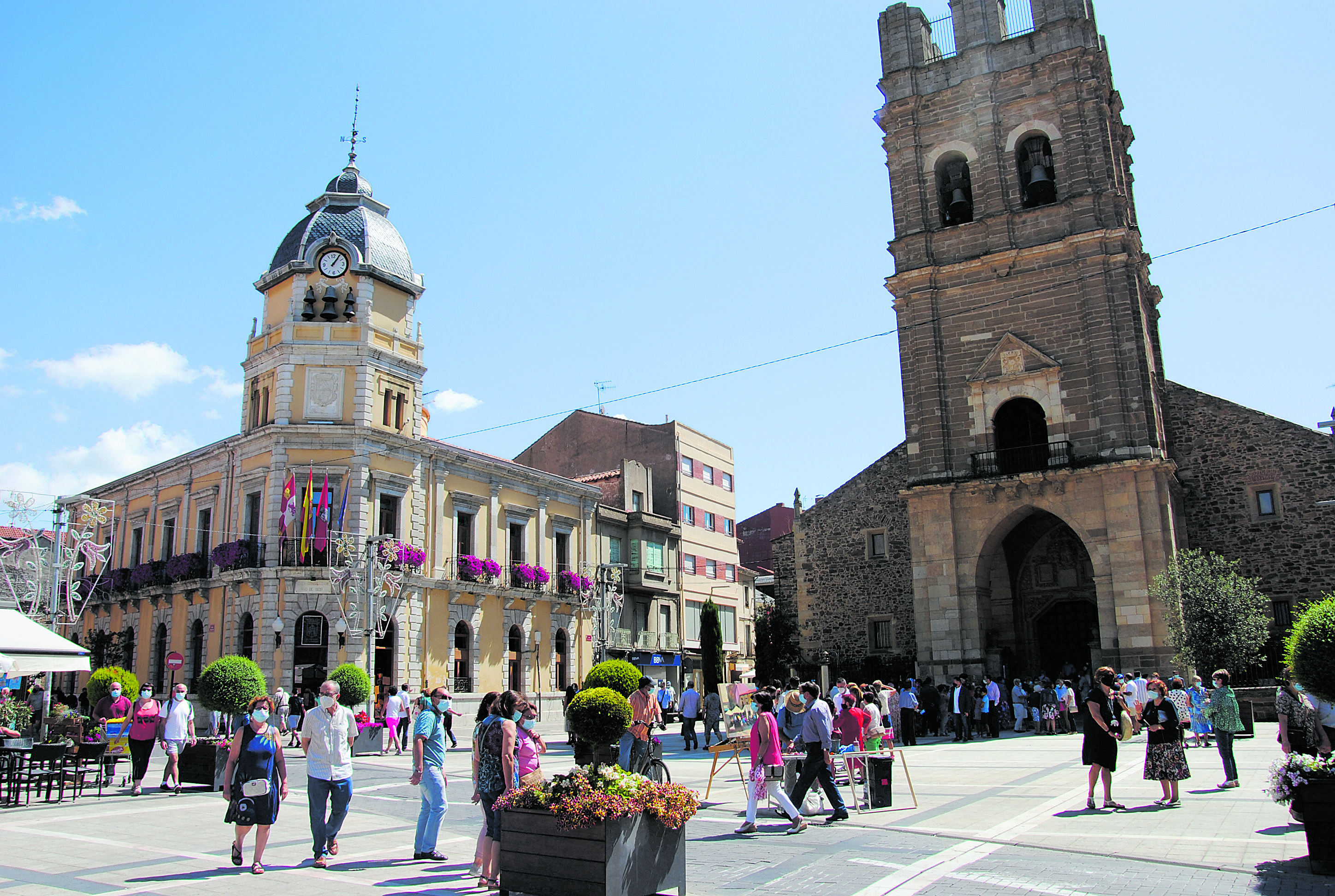 Plaza Mayor de La Bañeza en una imagen de archivo. | ABAJO