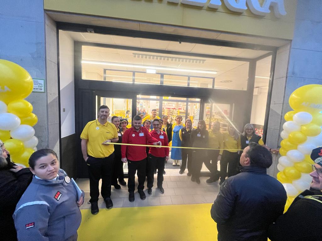 Alimerka inaugura supermercado en Ponferrada.