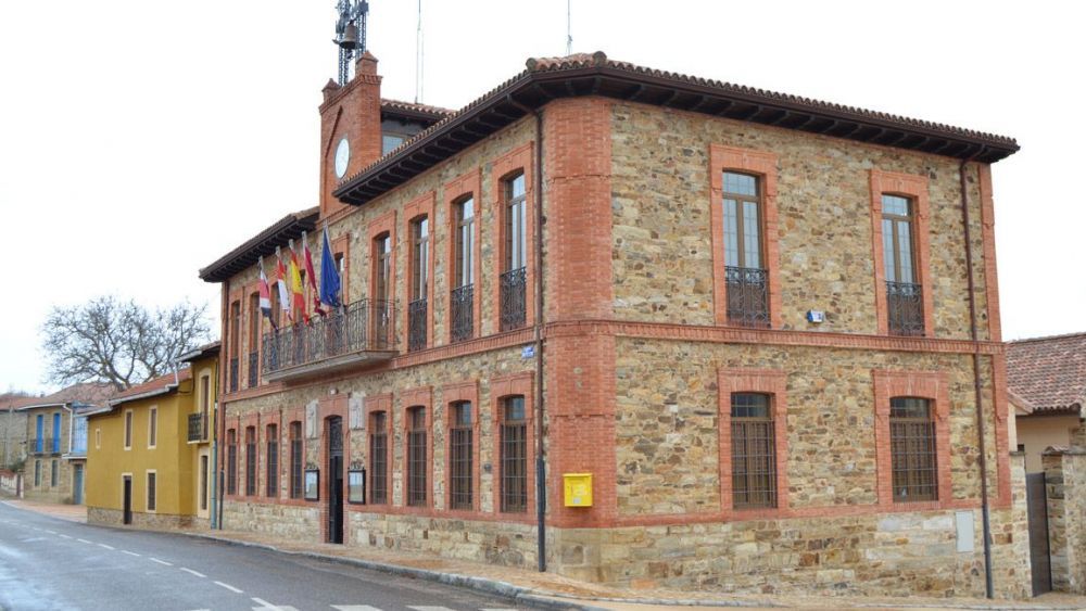 El Ayuntamiento de Santa Colomba de Somoza ha sido el más beneficiado de los 17 proyectos. | L.N.C.