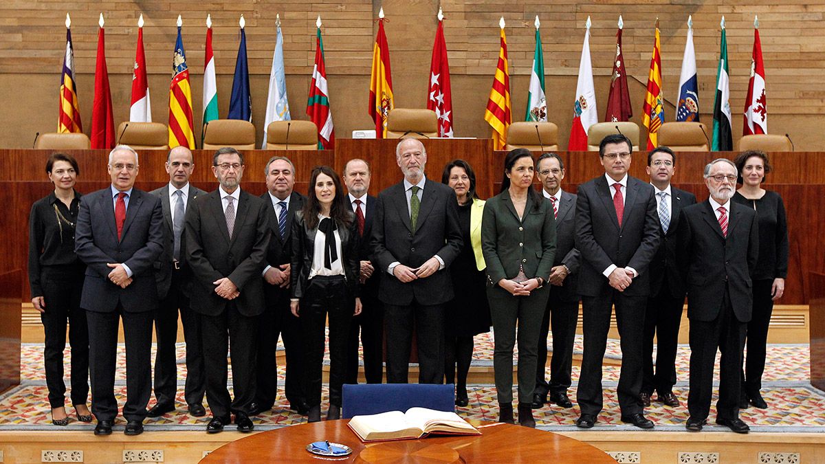 García Cirac, la primera por la derecha, junto al resto de presidentes. | ICAL