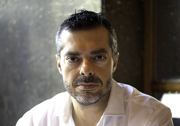 El autor de 'El querido hermano', Joaquín Pérez Azaústre. | RICARDO MARTÍN