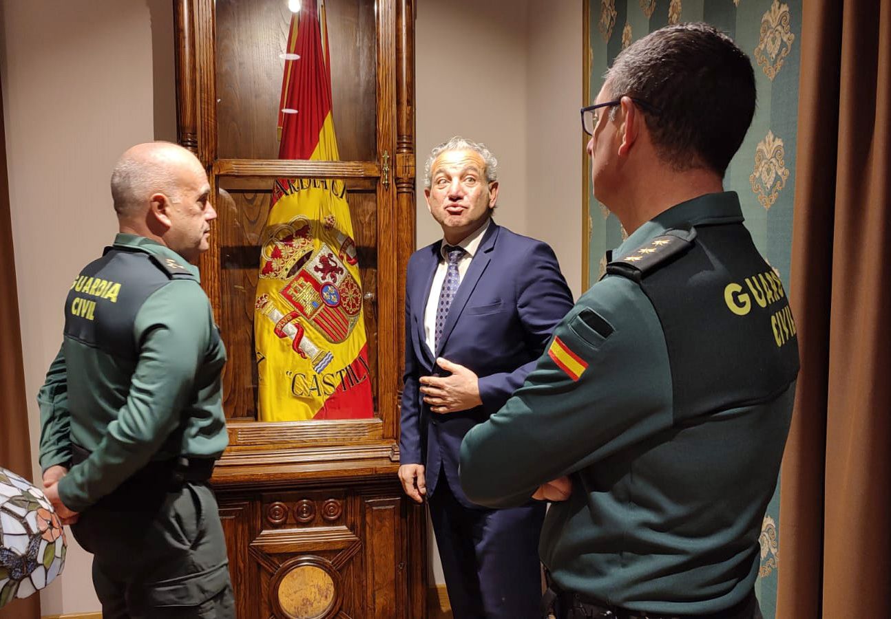 El delegado del Gobierno en Castilla y León, Nicanor Sen, este domingo en la Comandancia de la Guardia Civil de León. | L.N.C.