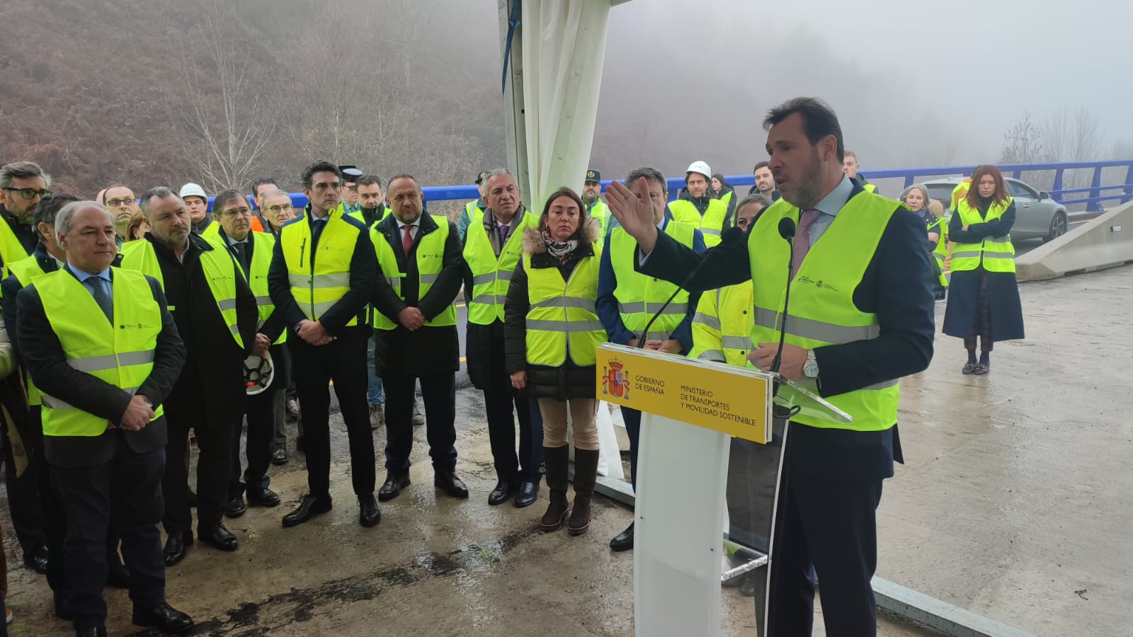 El ministro en la apertura del viaducto reconstruido en O Castro.