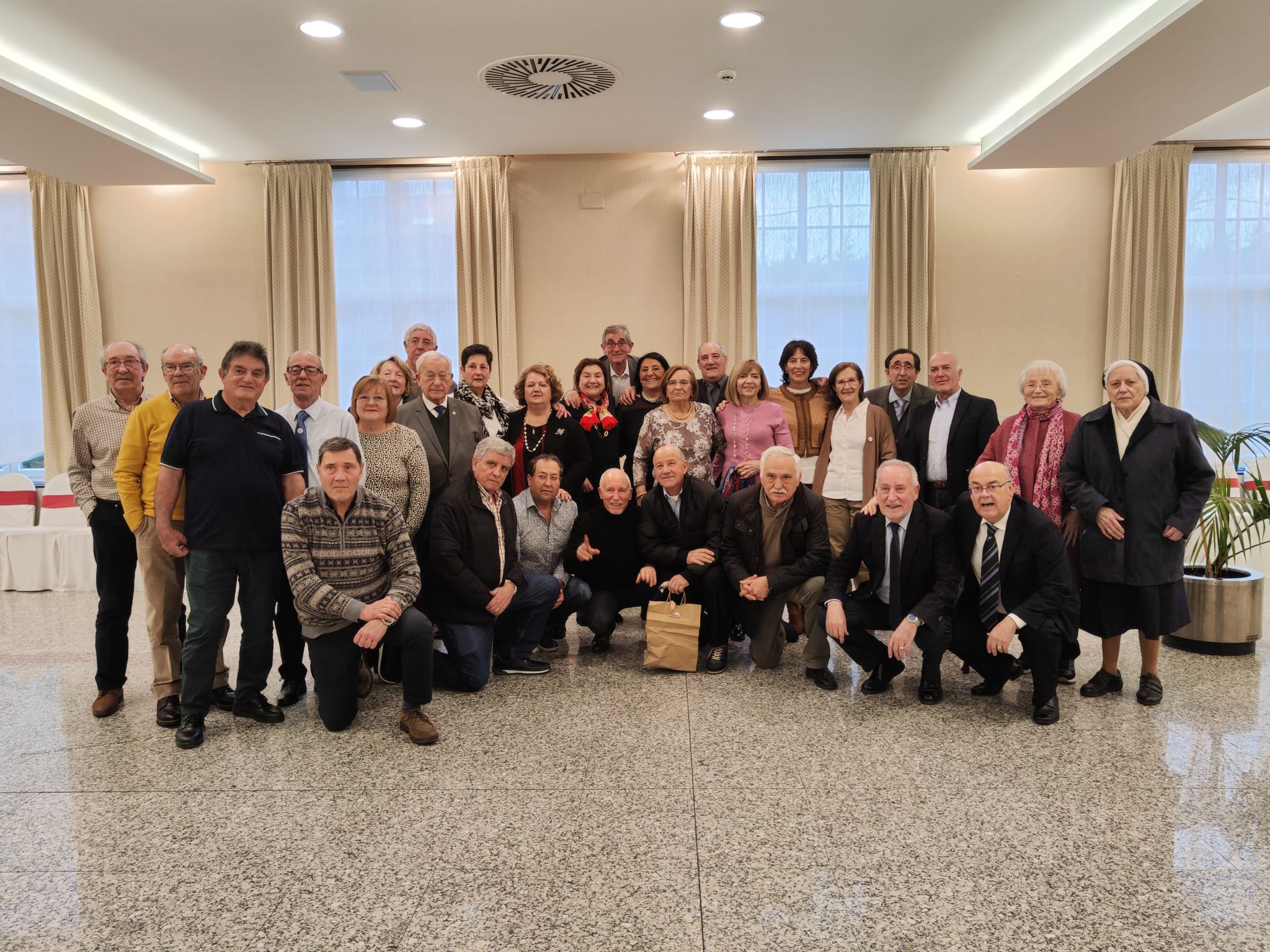 Fotografía de familia de los primeros profesores.