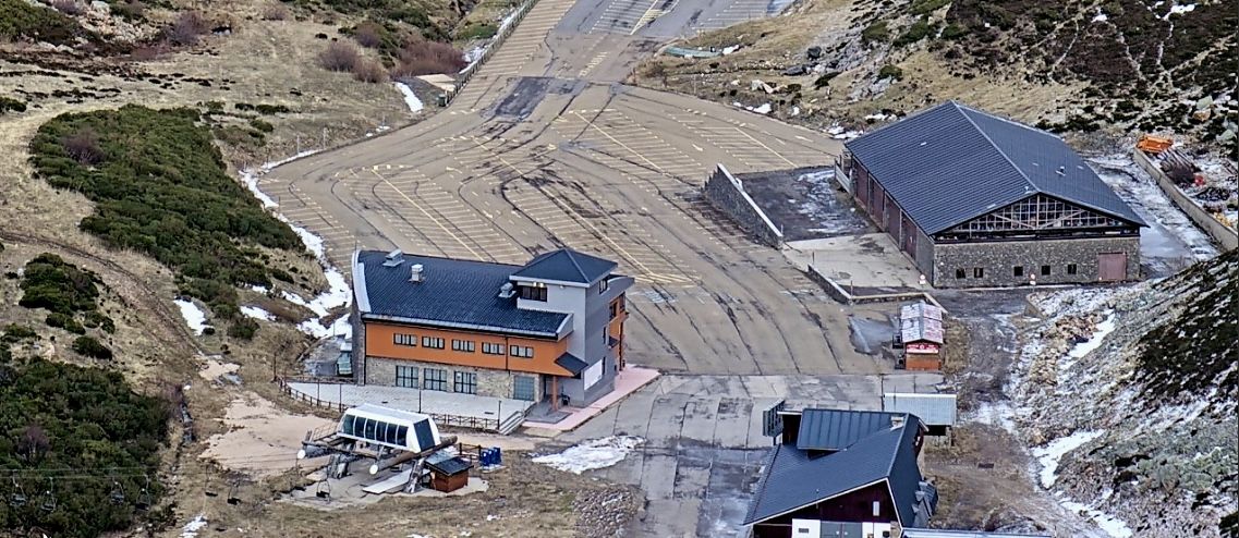 Imagen de la zona del párking y entrada de San Isidro en el primer día de este 2024.