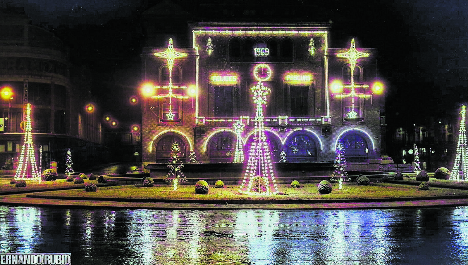 Esta imagen era de un espectacular alumbrado navideño para las fechas en las que se instaló en la capital leonesa, ya hace 55 años, en 1969. | FERNANDO RUBIO