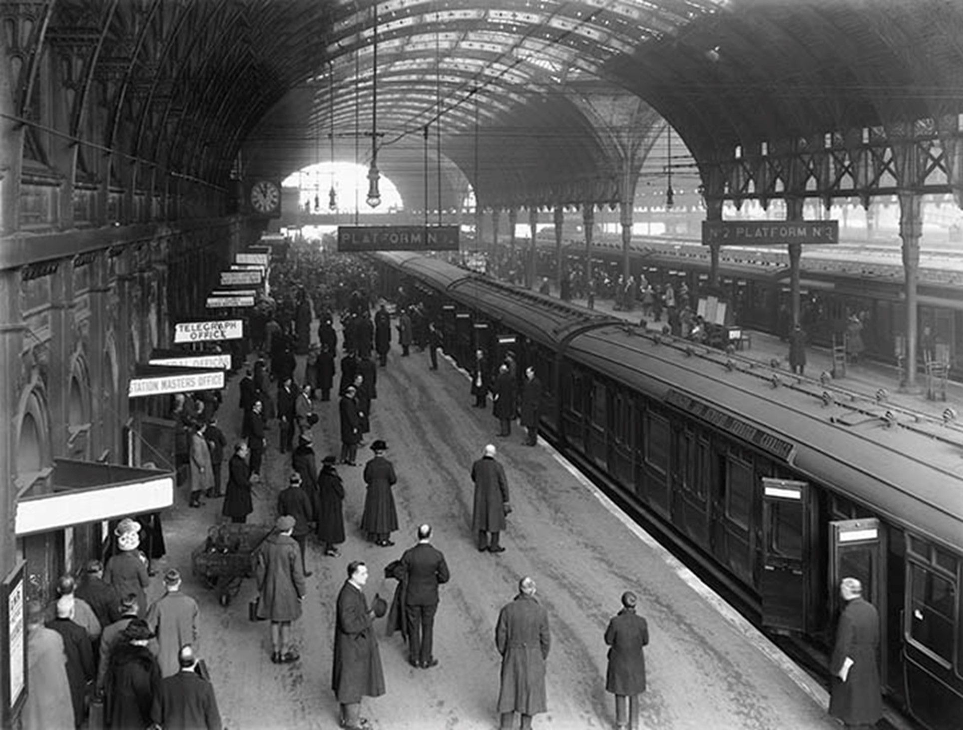 Paddington Station (estación de ferrocarril de Londres) vinculada a la obra literaria de Conan Doyle.