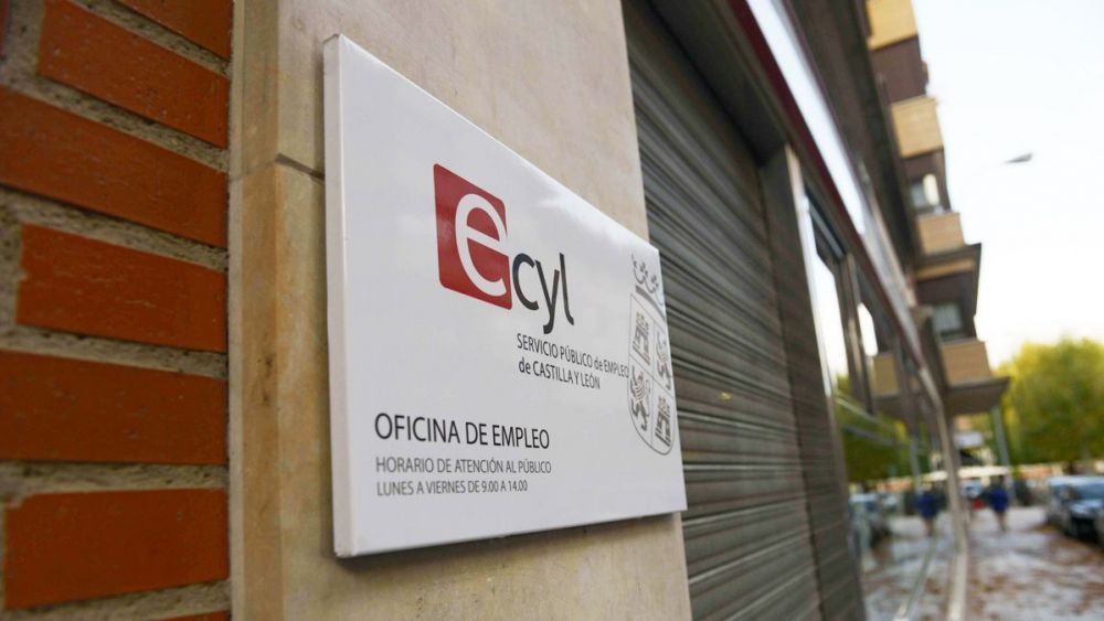 Imagen exterior de una de las oficinas del Ecyl en la ciudad de León. | MAURICIO PEÑA