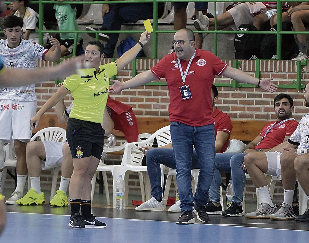 Dani Gordo, durante un partido con el Ademar. | MAURICIO PEÑA