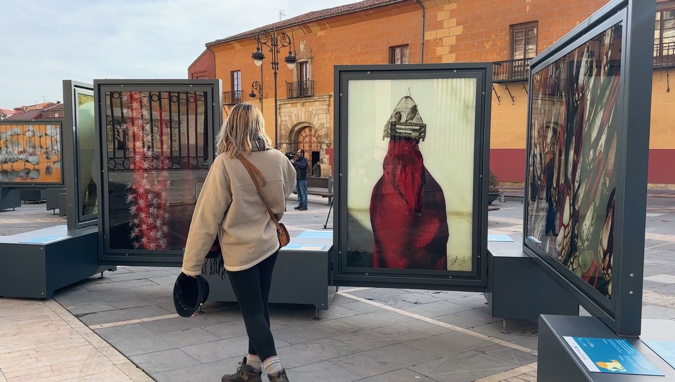 La muestra está ubicada en el entorno de la Catedral. | L.N.C.