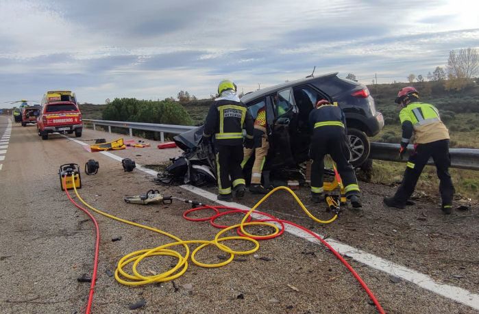Imagen de archivo de un accidente de tráfico. | BOMBEROS AYTO. LEÓN