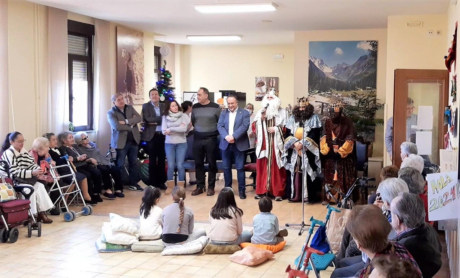 Miembros de la Diputación de León han visitado la residencia de mayores Santa Luisa. | L.N.C.