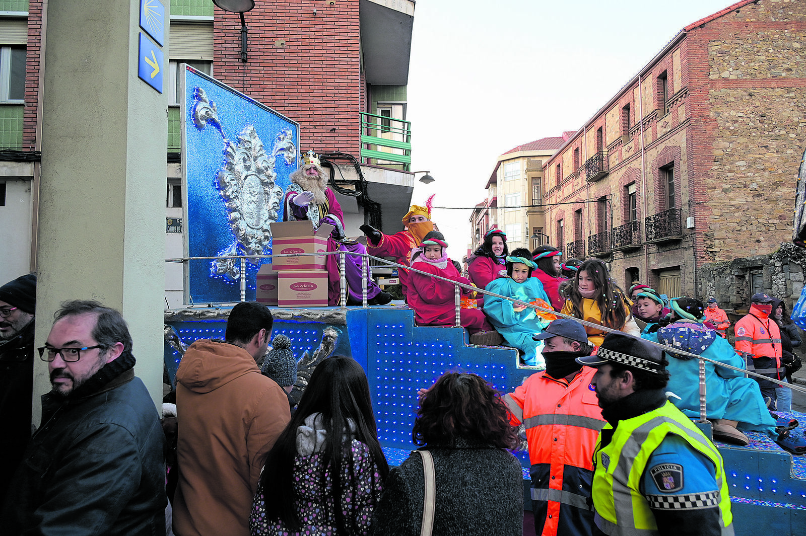 Un instante de la cabalgata de Astorga que se celebró durante la tarde de este viernes.| MAURICIO PEÑA