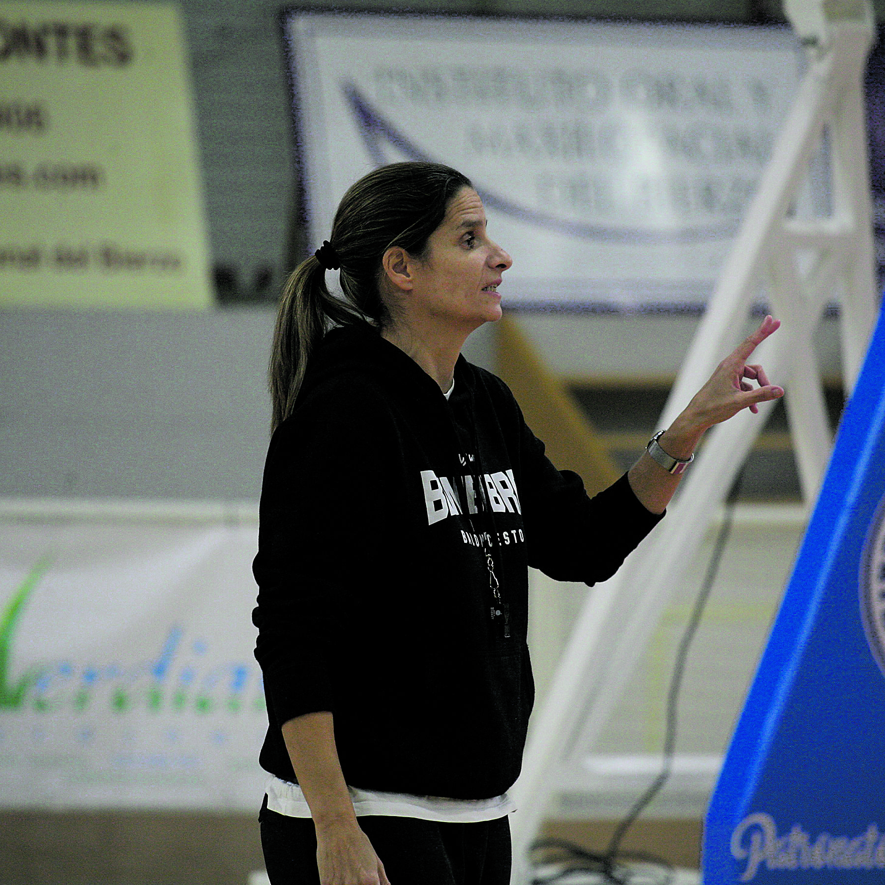Bea Pacheco dando instrucciones durante un entrenamiento. | PAJARIEL BEMIBRE