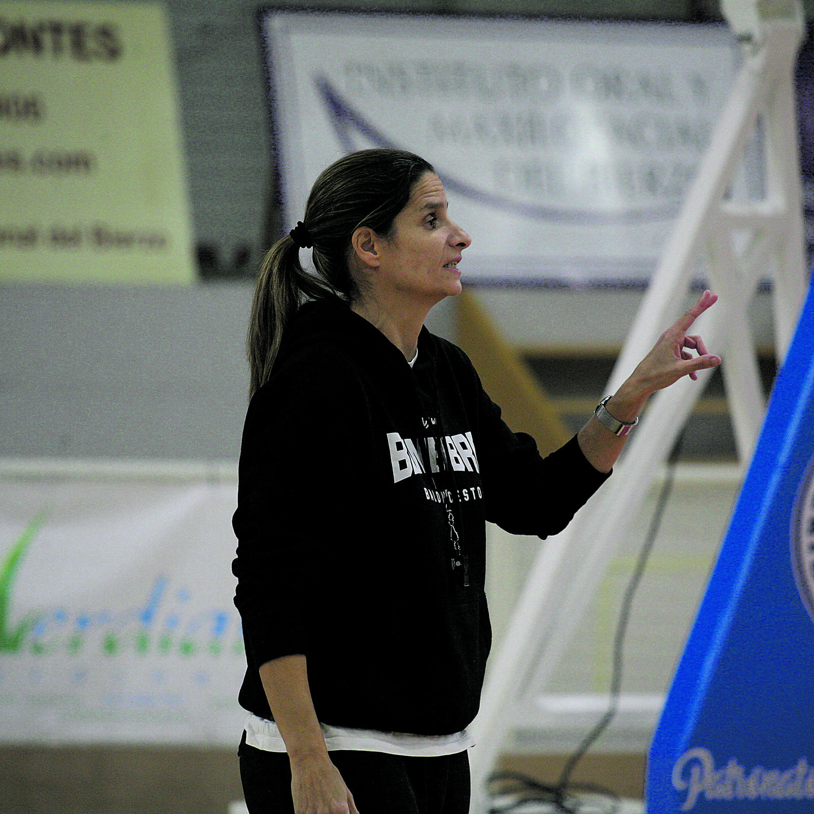 Bea Pacheco dando instrucciones durante un entrenamiento. | PAJARIEL BEMIBRE