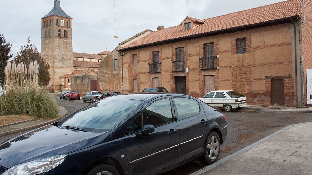 En Villademor de la Vega hay más vehículos inscritos, 470, que vecinos censados, 400 según el último padrón. | T. GIGANTO