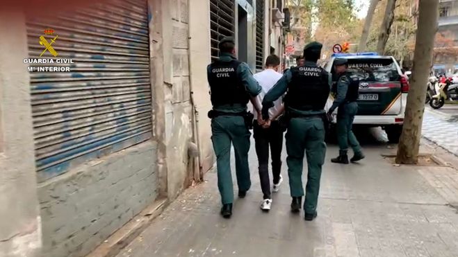 Momento de la detención de uno de los miembros de la banda.