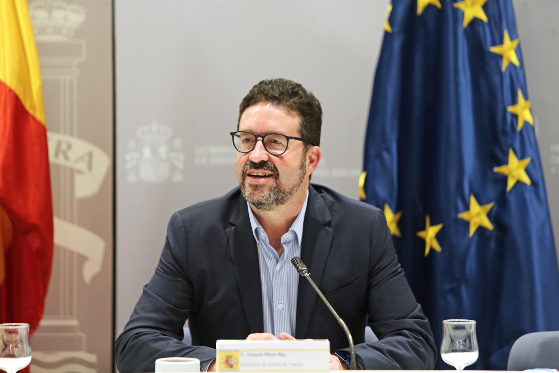 El secretario de Estado de Empleo, Joaquín Pérez Rey, en la reunión con los agentes sociales para la subida del SMI. | EP