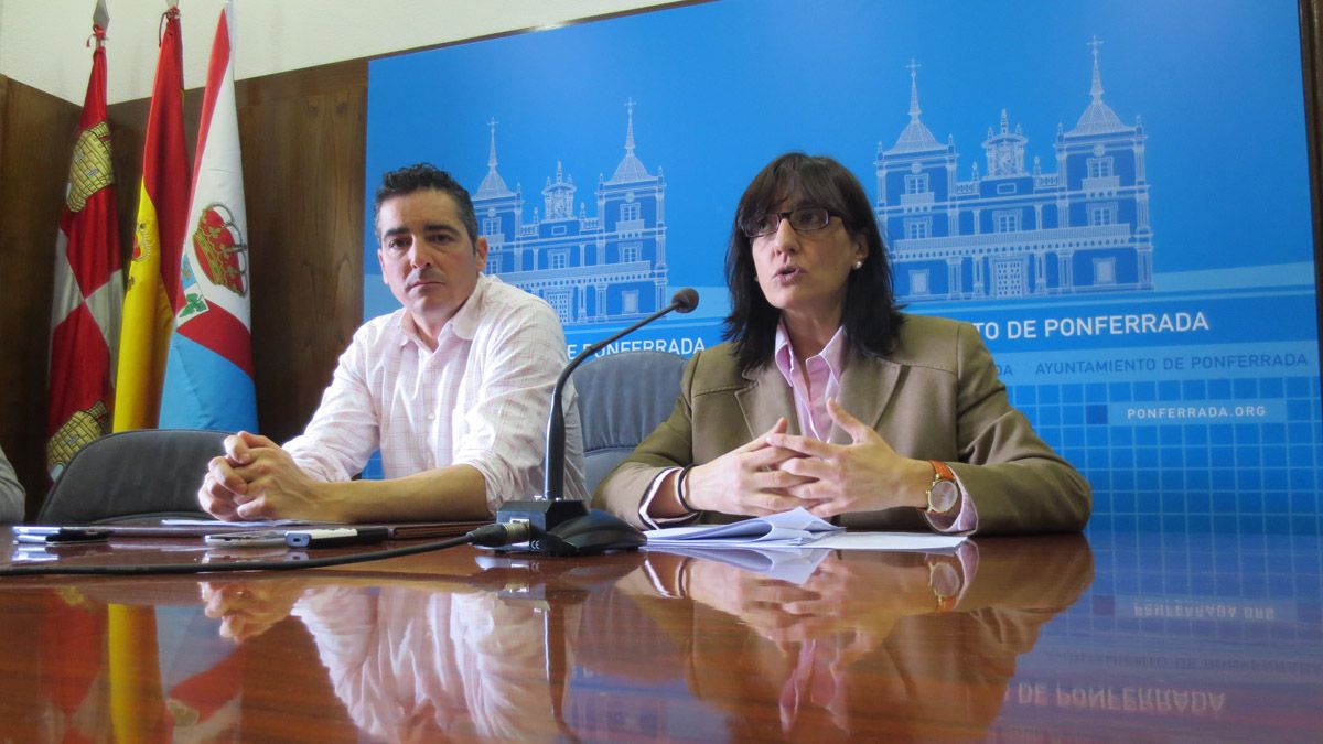 Los concejales de Medio Ambiente, Roberto Mendo, y de Hacienda y Personal, Amparo Vidal. | L.N.C.