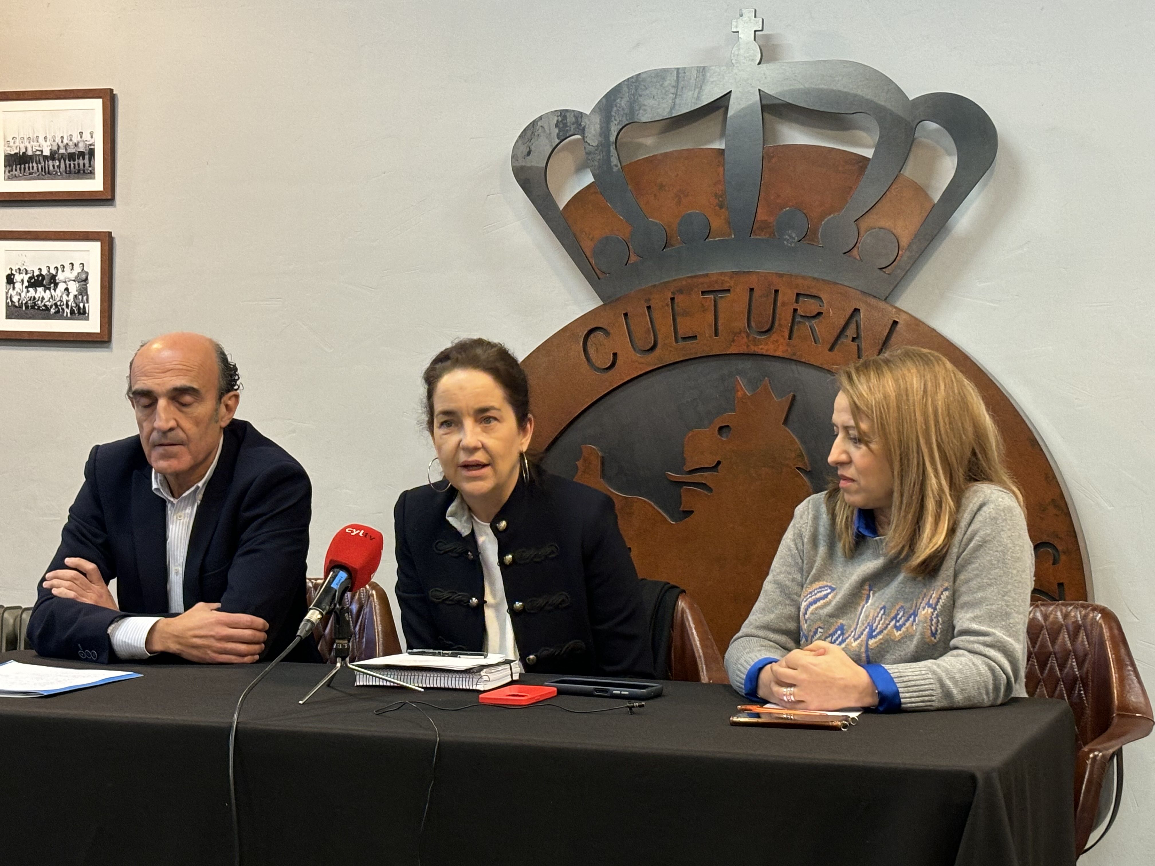 Natichu Alvarado, consejera ejecutiva de la Cultural, presenta el proyecto junto a Salustiano y Azucena. | J.C.