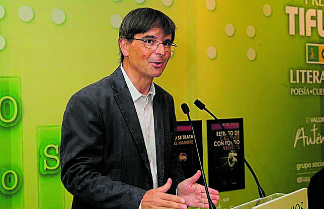 El autor galardonado, Miguel Ángel Carcelén Gandía.