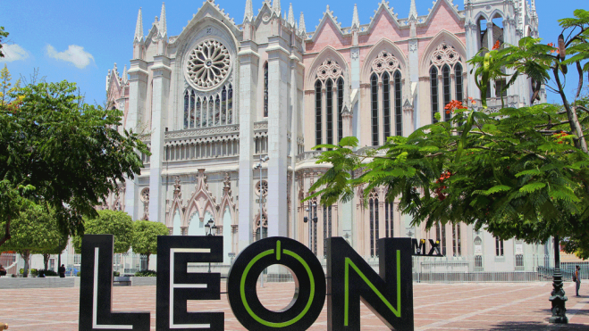  Templo Expiatorio Diocesano del Sagrado Corazón de Jesús en León, Guanajuato