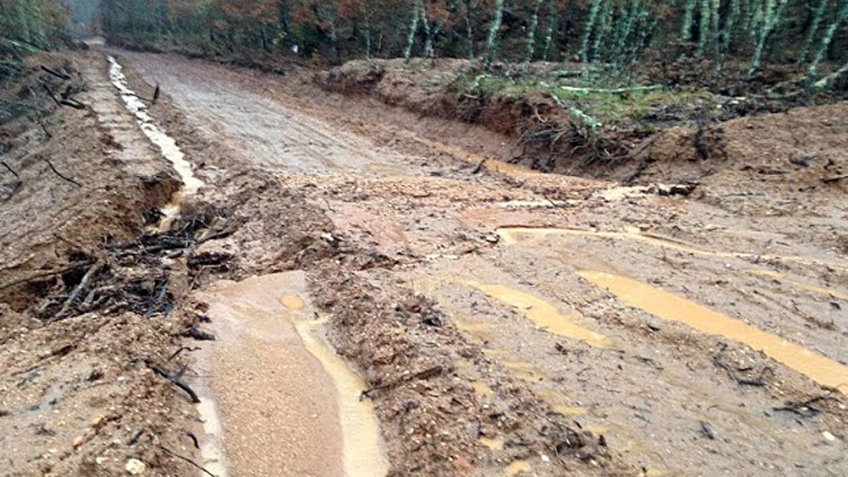 Caminos inundados por las obras sin rematar de los regadíos de la zona. | Ical
