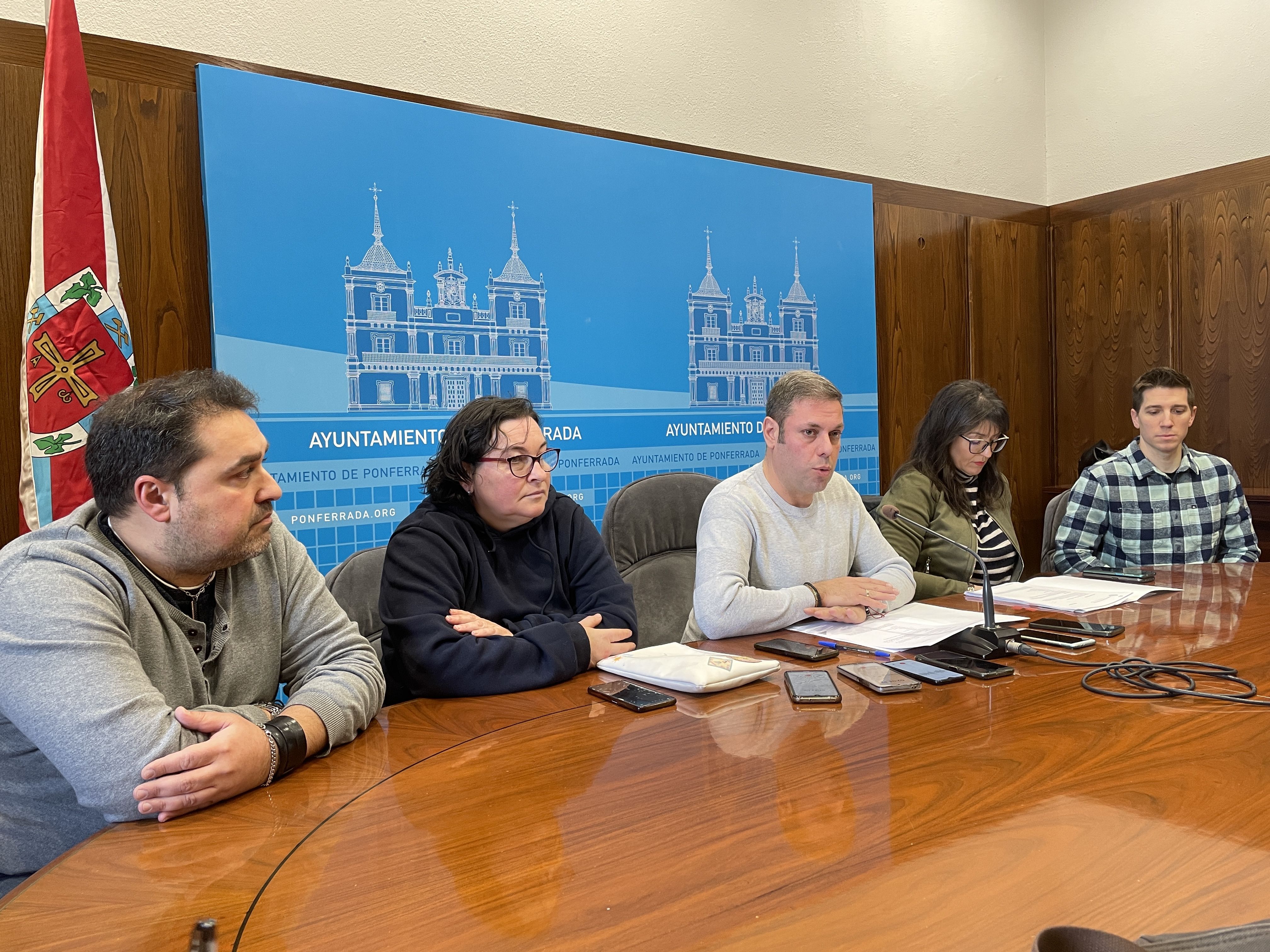Rueda de prensa de presentación de resultados del Plan C.E.R. en el Ayuntamiento de Ponferrada. | Javier Fernández