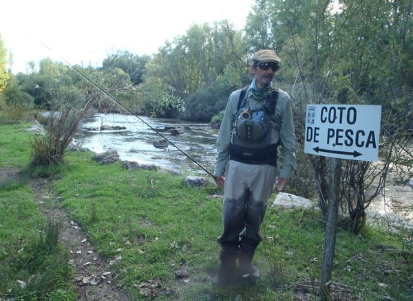 Pescando en el coto de Vegaquemada, río Porma. | RPN