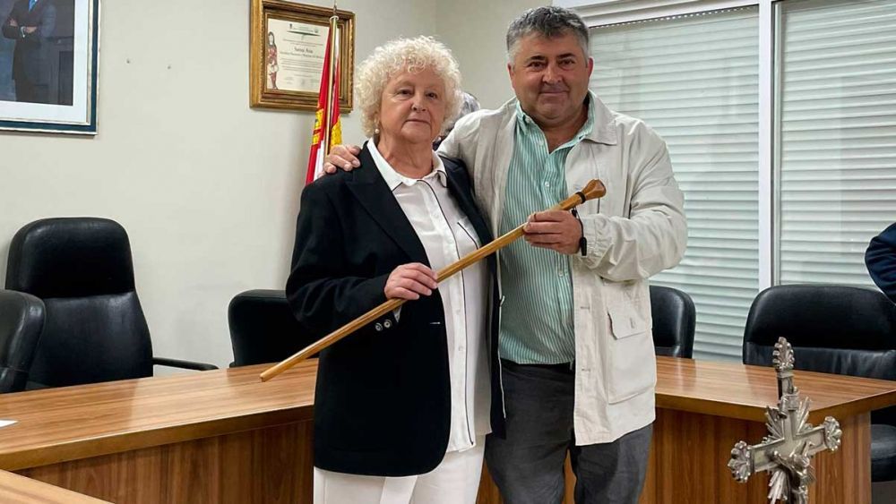 Encarna Fernández (UPL) y Luis Jesús Campos (PSOE) en la toma de posesión.