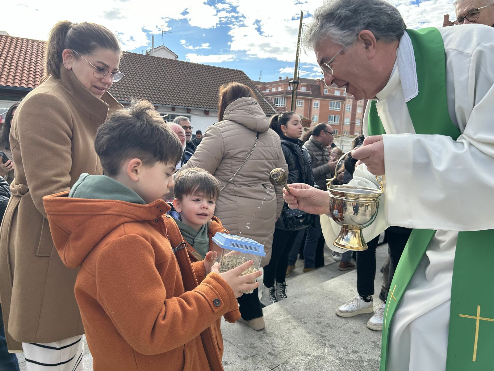 Bendición de los animales en la Plaza de El Salvador. | ABAJO