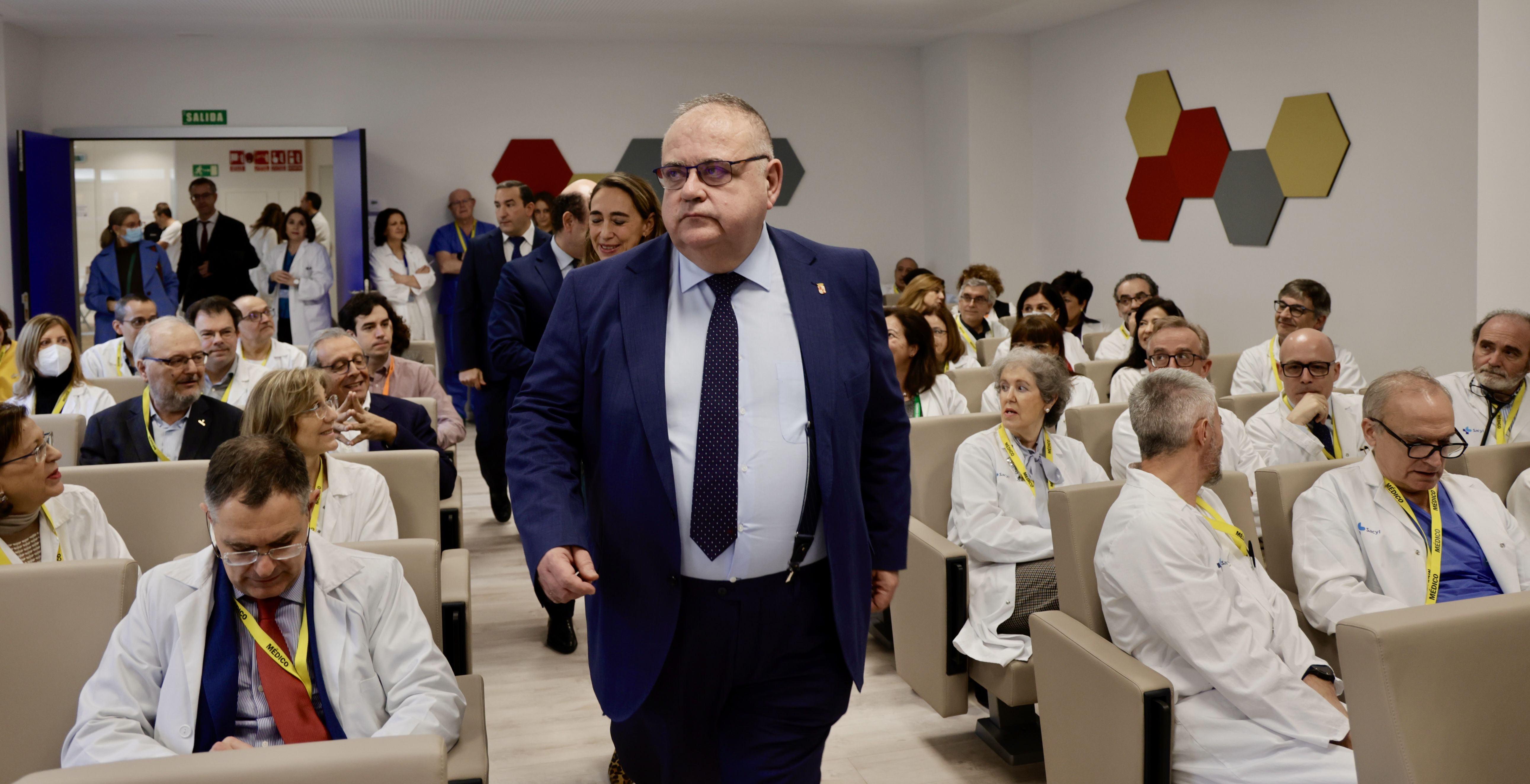 Alejandro Vázquez a su llegada al Complejo Asistencial Universitario de Salamanca. | DAVID ARRANZ (ICAL)