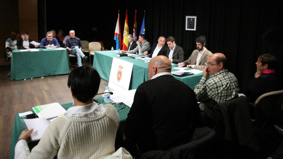 Los consejeros, ayer en el Pleno del Consejo Comarcal. | C. SÁNCHEZ (ICAL)