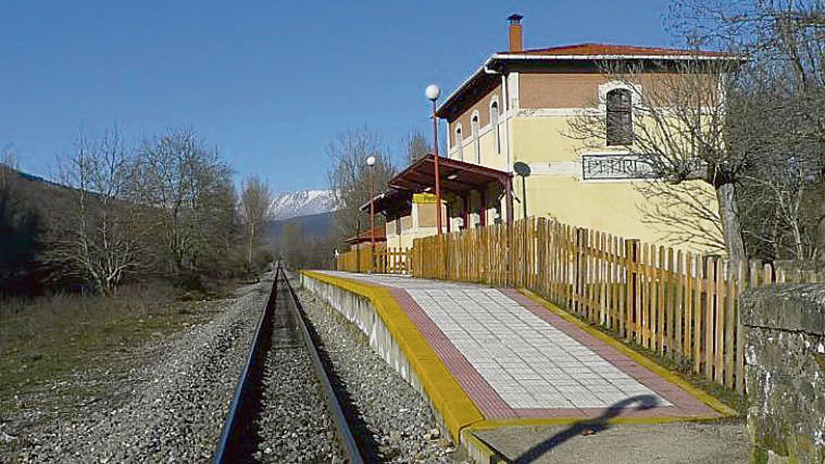 La vieja estación de Pedrún ha sido remozada para otros usos diferentes.