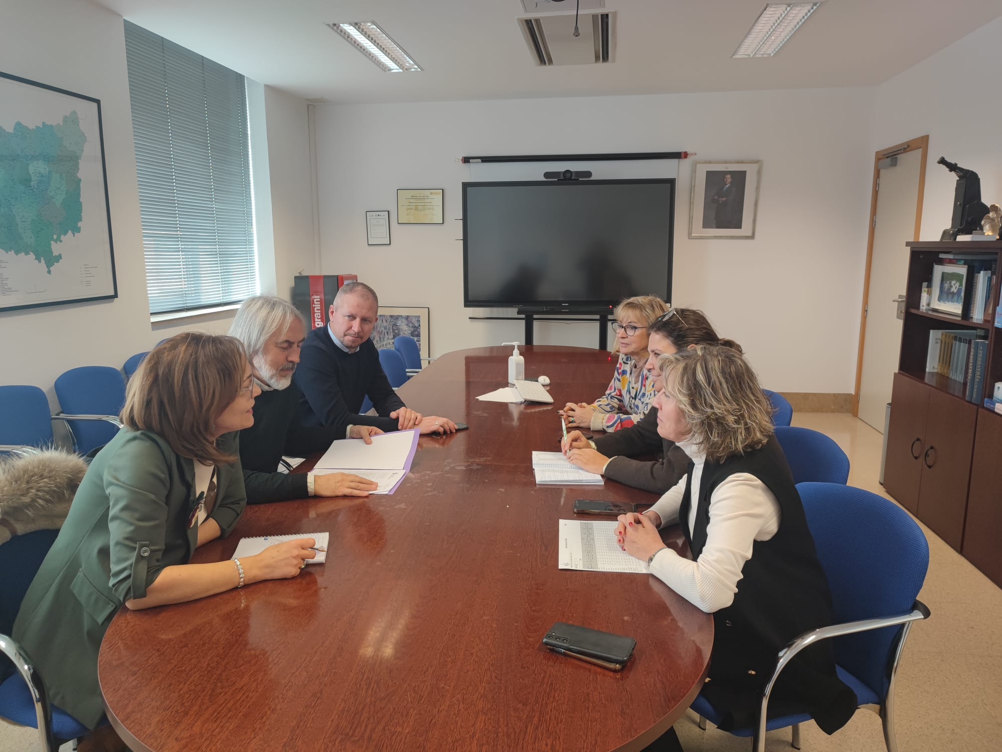 Reunión entre la Gerencia de Atención Primaria y el Ayuntamiento de Villaquilambre. | L.N.C.