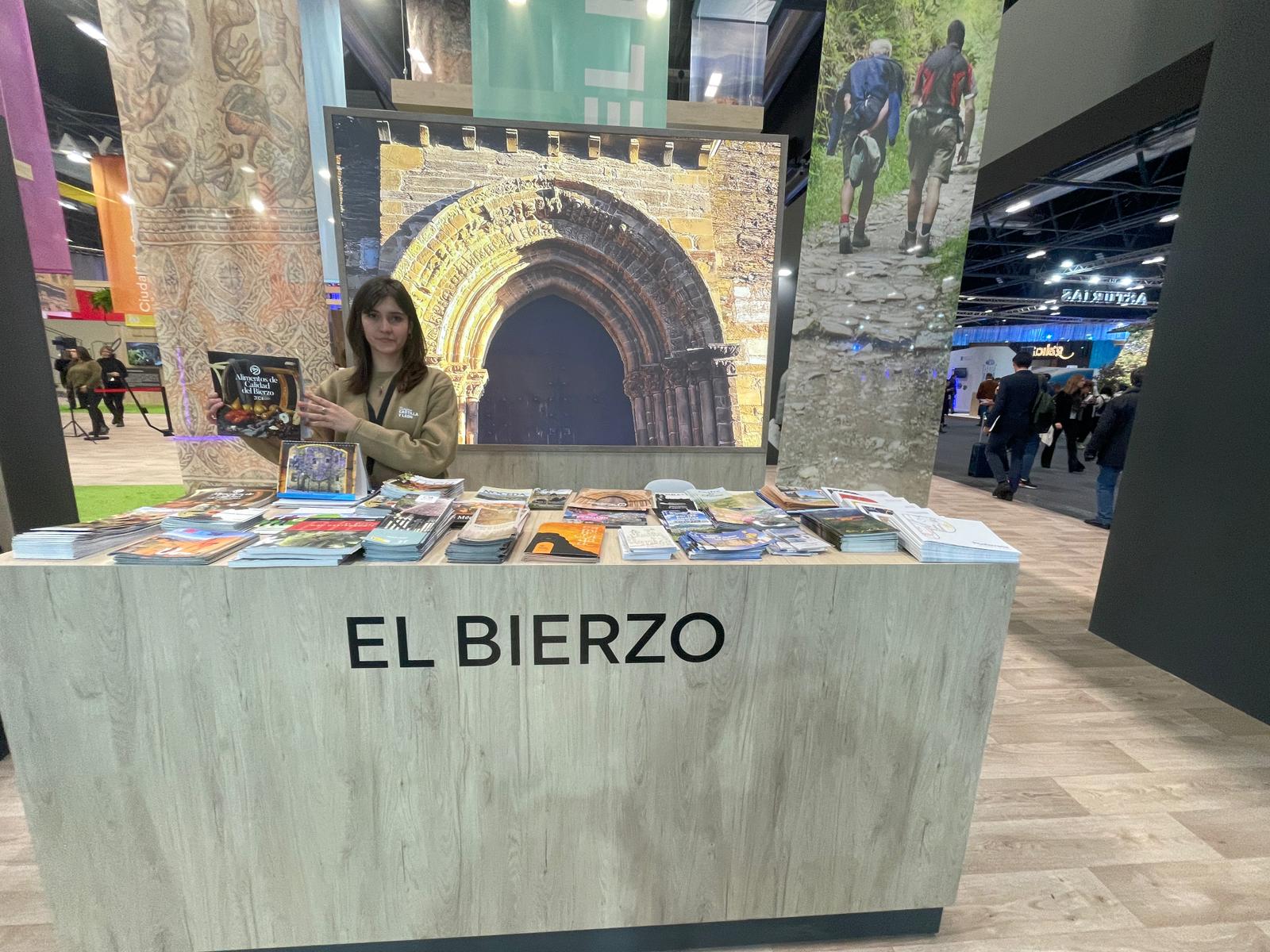 Mostrador del Consejo Comarcal en Fitur.