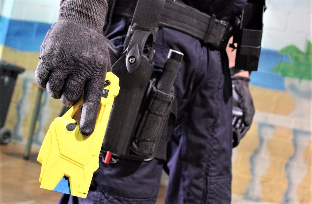 Agente de los Mossos d'Esquadra de Cataluña, uno de los cuerpos policiales que dispone de pistolas táser. | EUROPA PRESS