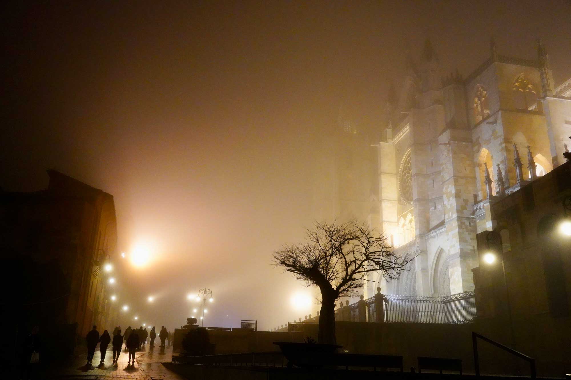 La niebla de este jueves en León. | CAMPILLO (ICAL)