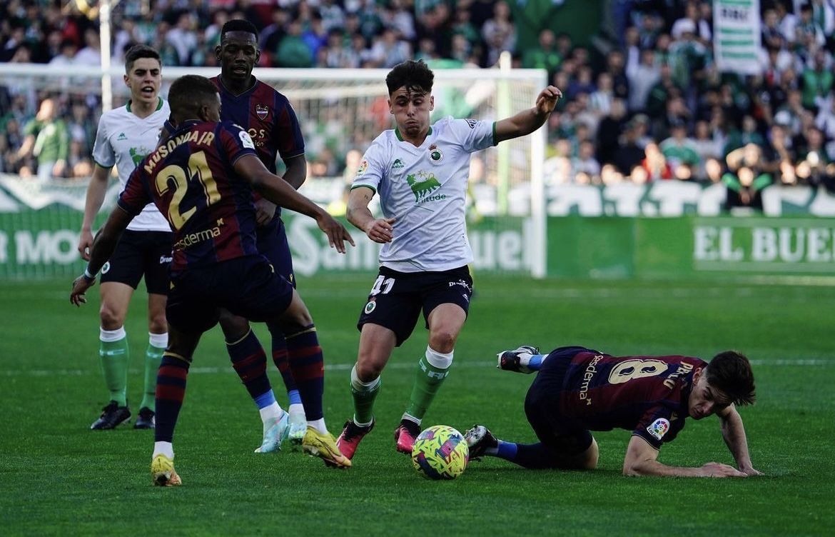 Yeray durante un partido en Segunda División contra el Levante. | Real Racing Club