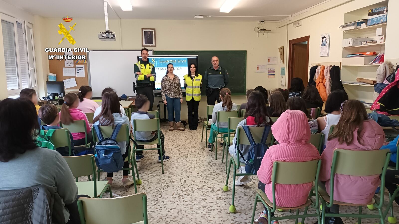 Charla con el alumnado del CRA Vegacemar. | L.N.C.