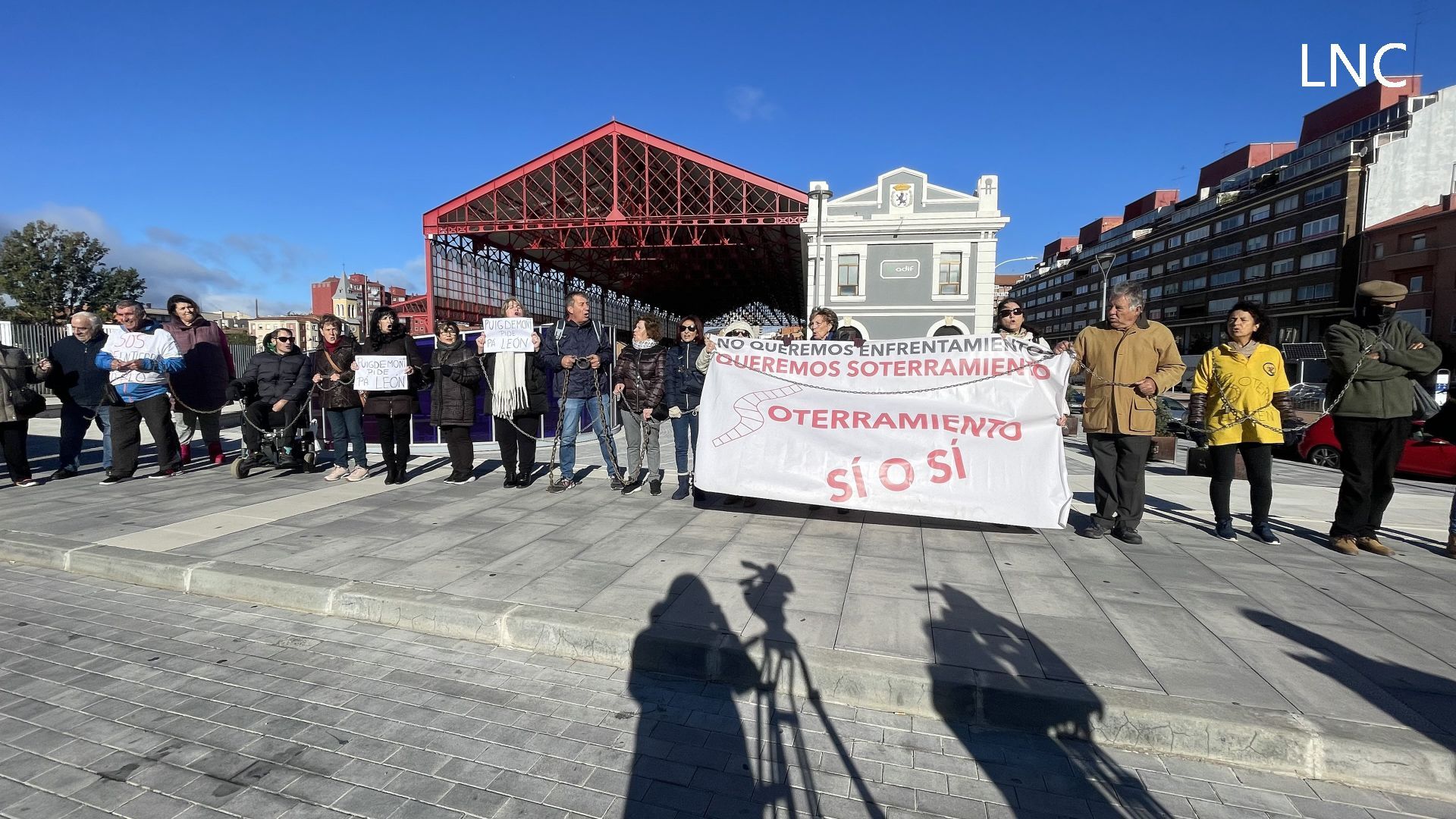 Una manifestación por el soterramiento. | LAURA PASTORIZA