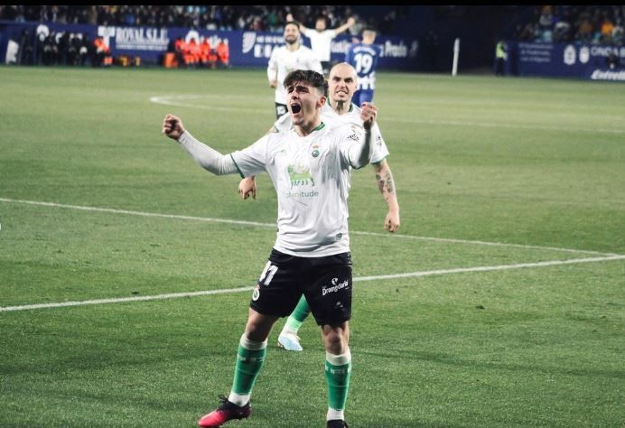 Yeray Cabanzón celebrando su primer gol profesional en El Toralín, su próximo estadio. | JESSICA TOCA