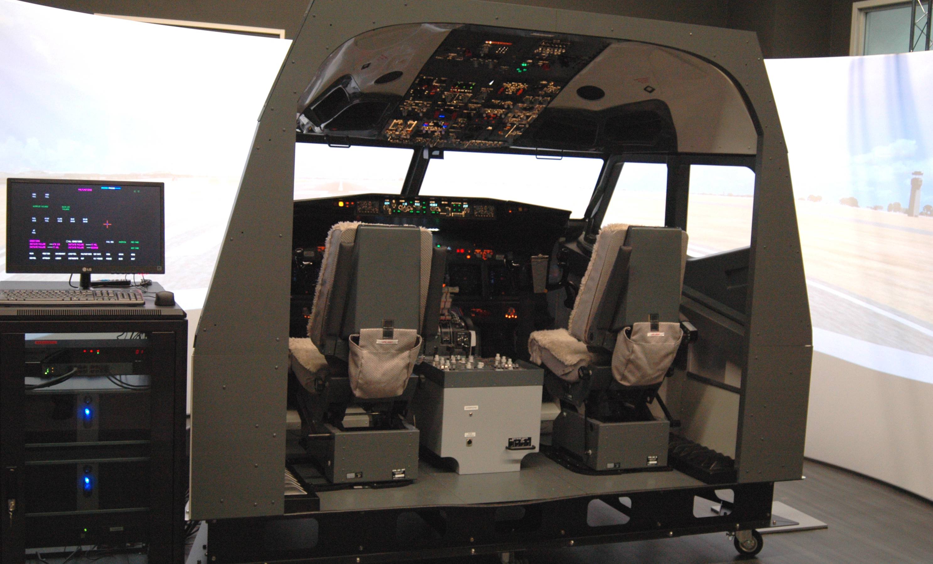 Simulador de vuelo del Saule donde se realizará el curso. | L.N.C.