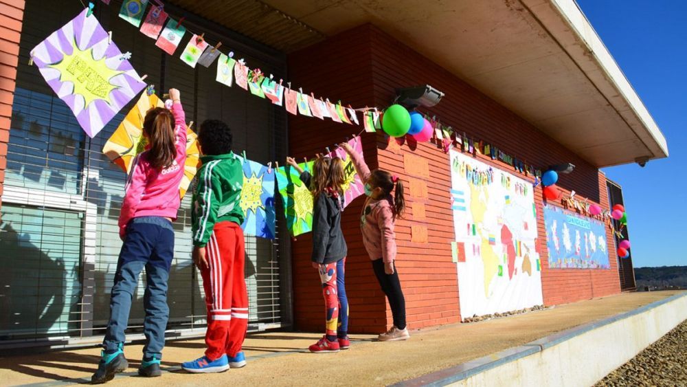 Celebración del Día de la Paz en el colegio de Navatejera en 2022. | L.N.C.